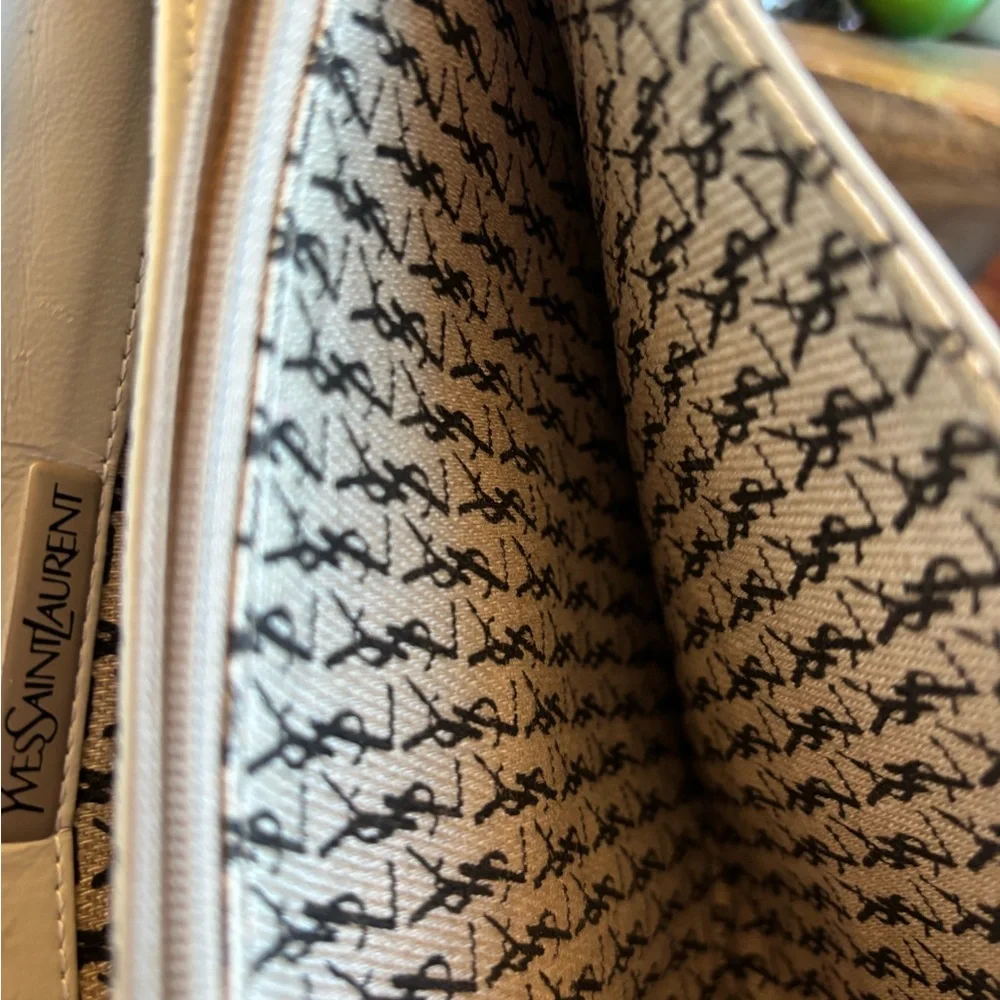 YSL Yves Saint Laurent Vintage
Clutch Off White Leather - Picture 7 of 9